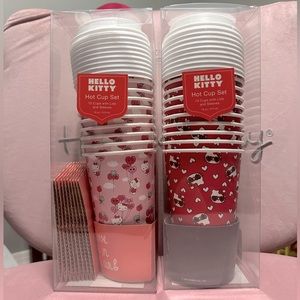 Two sets of hello kitty Valentine’s Day hot cups!